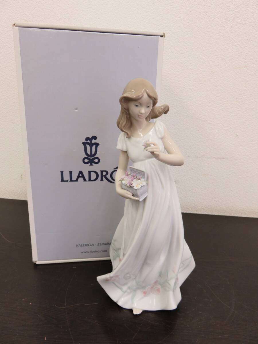 LLADRO　リヤドロ　フィギュリン　陶器人形　素敵な宝物　06921　高さ約31.5cm　箱付　欠けあり　ヴィンテージ品　置物　インテリア 