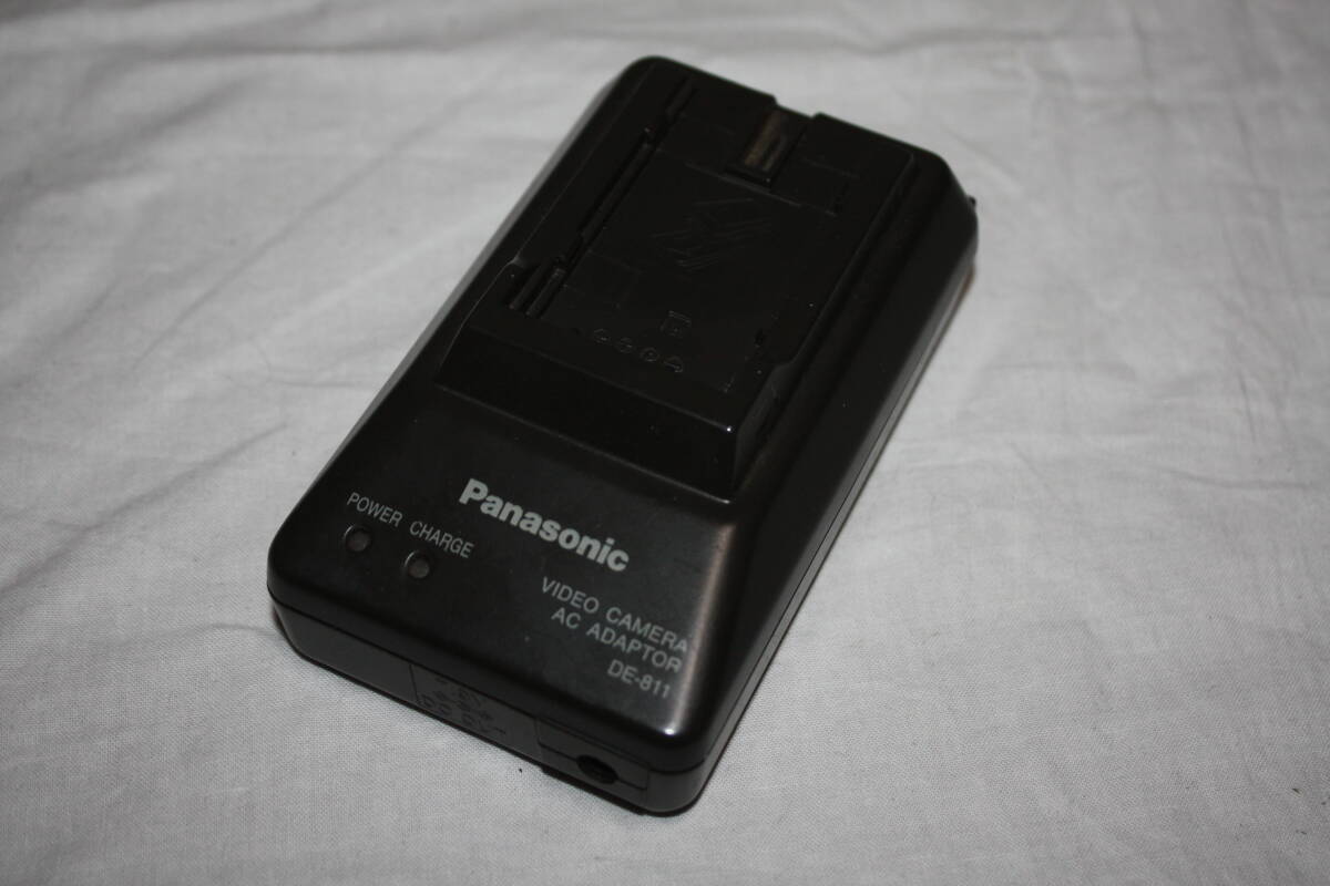送料無料！　Panasonic　純正　DE-811G　バッテリーチャージャー　（検索：ビデオカメラ/VW-VBD55/AG-3DA1）