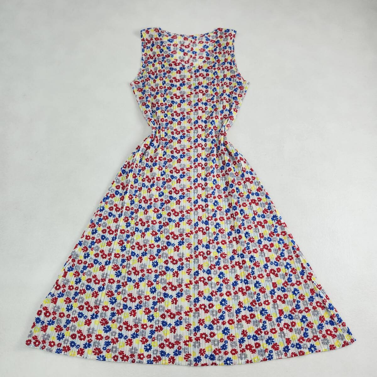 美品 PLEATS PLEASE プリーツプリーズ イッセイミヤケ ロングワンピース 花柄 総柄 マルチカラー プリーツ フレア