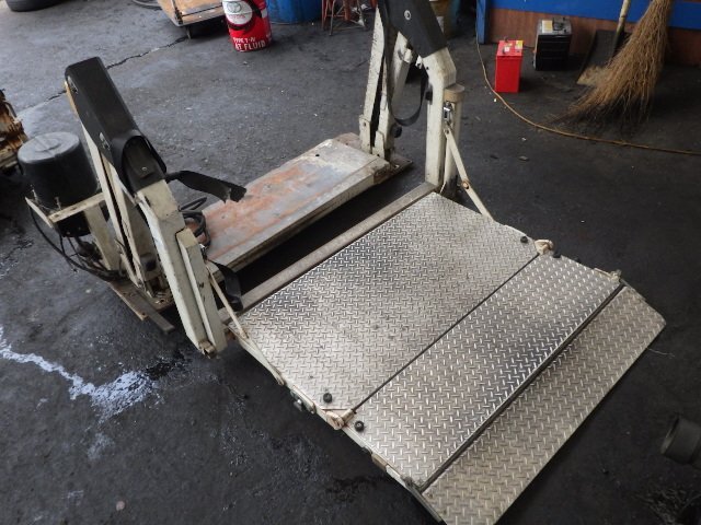 【I】動作OK トヨタ車体 パワーゲート パワーリフト パワーユニット 電動リフト PB17K-2072VQT TRH200 ハイエース 外し 福祉車両 車いす