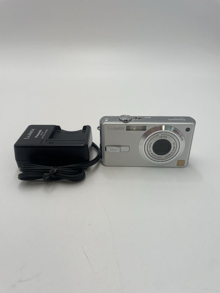 Y【500円スタート】 Panasonic LUMIX DMC-FX7 コンパクトデジタルカメラ パナソニック デジカメ シルバーカラー ルミックス 充電器付き