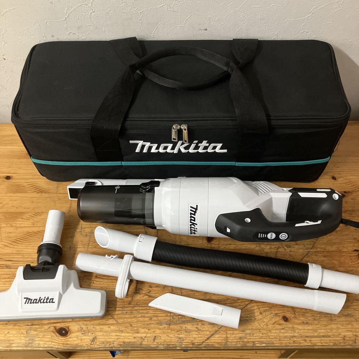 RN91【状態良好★】MAKITA マキタ 40V 充電式クリーナ アタッチメント・バッグ・取説・ストラップ付き CL003G ホワイト 掃除機