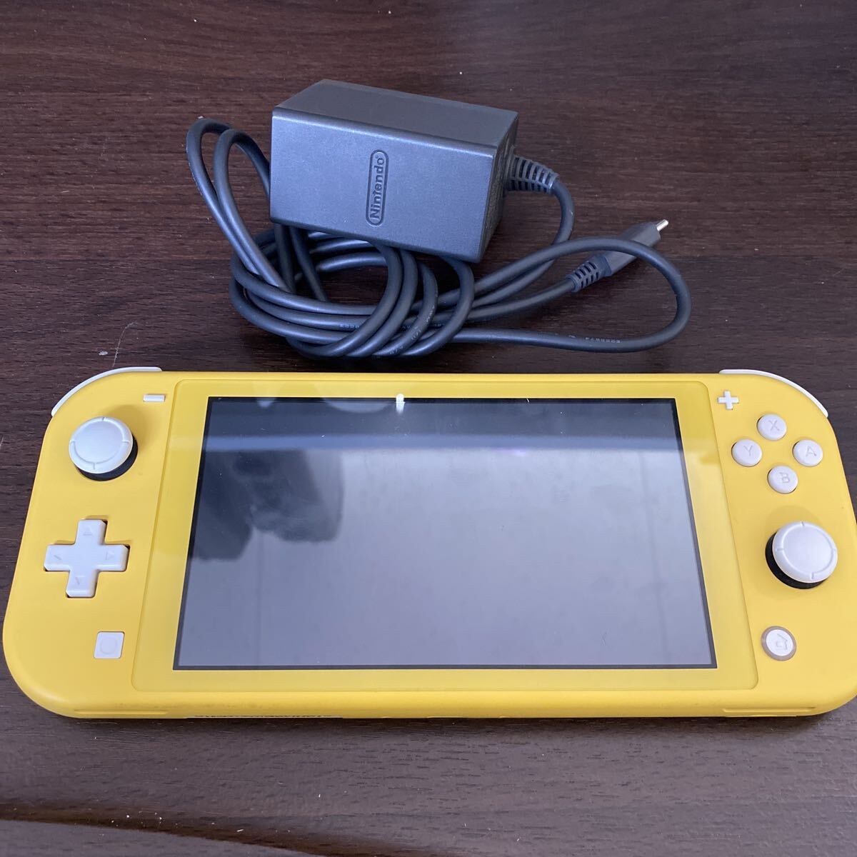 RM9 Nintendo Switch Lite HDH-001 イエロー ニンテンドースイッチライト 任天堂 ゲーム機 箱・充電器付 初期化済み 動作品