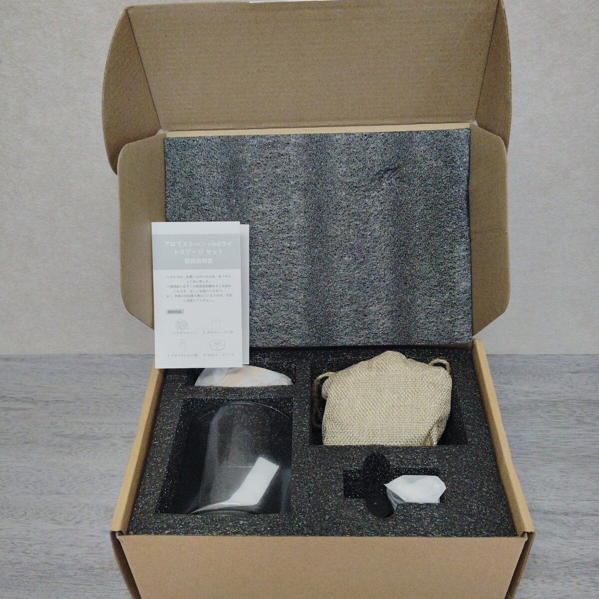 y041606t Kahuro アロマストーン セット【天然石+シダーウッド精油10ml+led台座1台+ガラス1本】ストーンディフューザー 水晶 アロマセット
