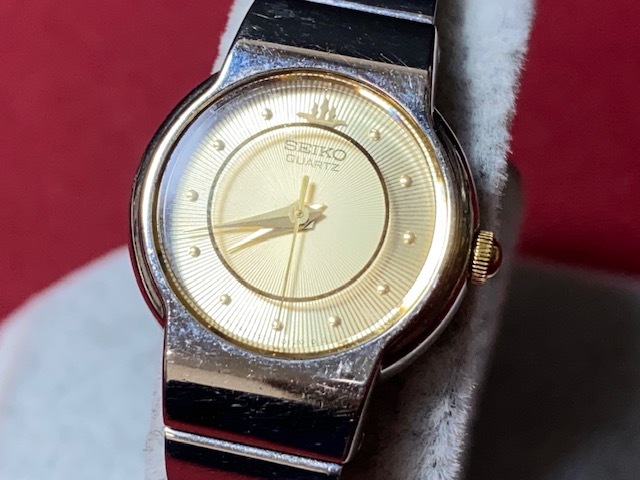 ※32783 SEIKO QUARTZ 1NO1-OC30 ゴールド文字盤 シルバーバンド レディース 腕時計 セイコー クオーツ 不動