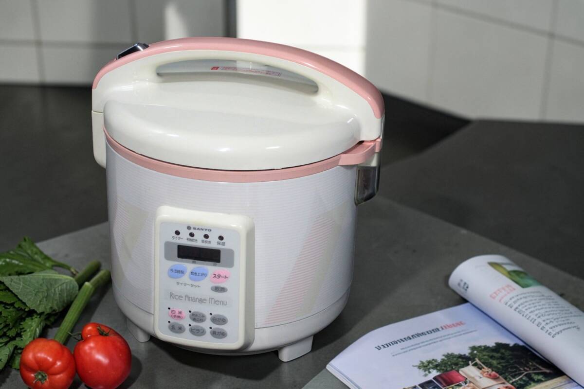 未使用 メーカー保証書付★パナソニック/SANYO 1升炊き 　ふっくら、つやつや、冷めても旨い。毎日炊くからこそ、釜で炊いたような贅沢を。