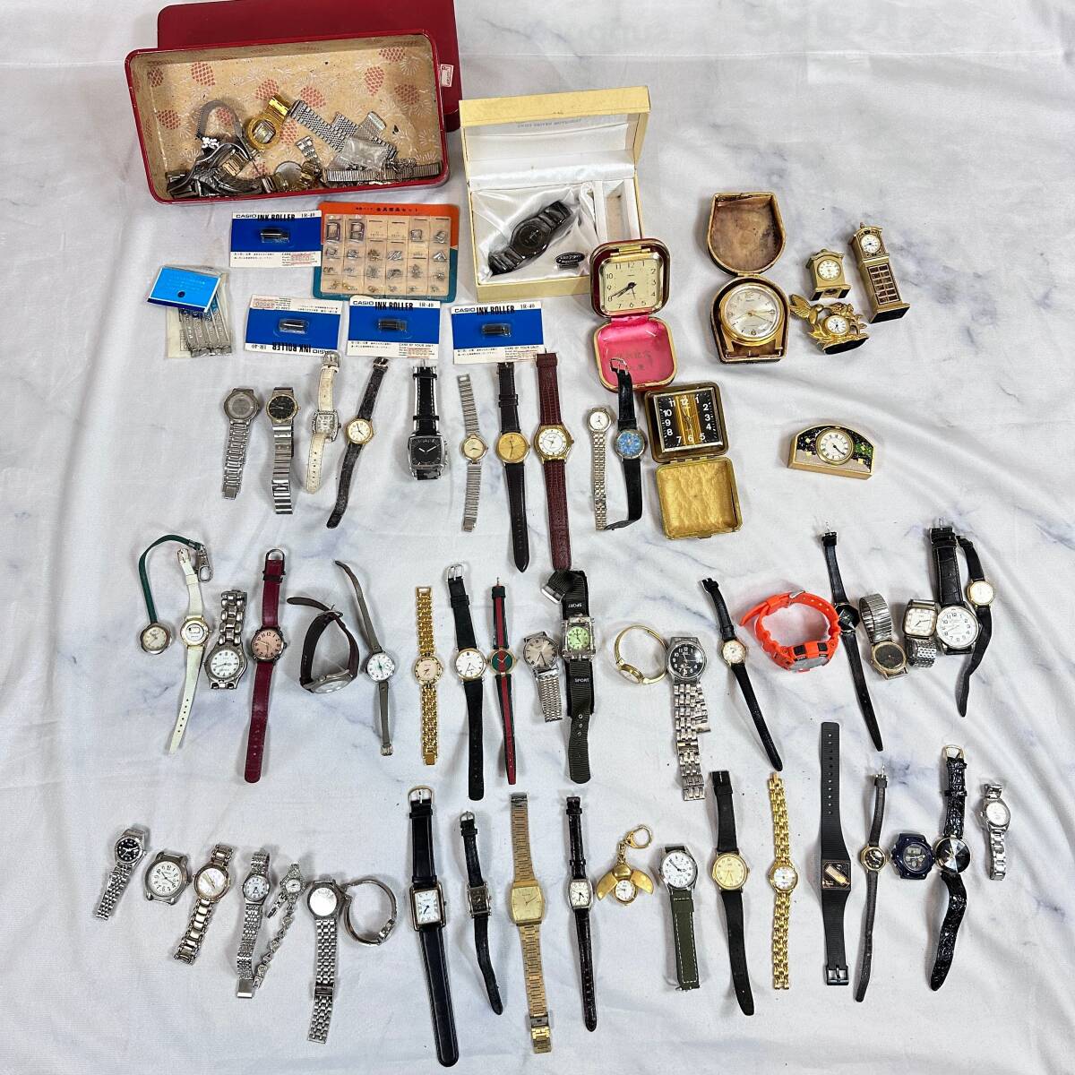 時計 大量 まとめ　腕時計 約50本　置時計約7個 セイコー シチズン 金具 部品 カシオインクローラー 箱付 1円 山 