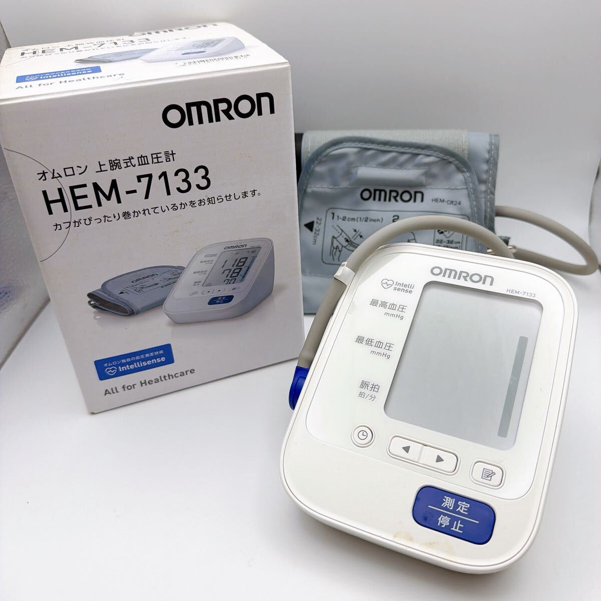 動作品 美品 OMRON オムロン 上腕式血圧計 自動電子血圧計 ヘルスケア 血圧計 健康用品 HEM-7133 コンパクト 箱付き 保管品 