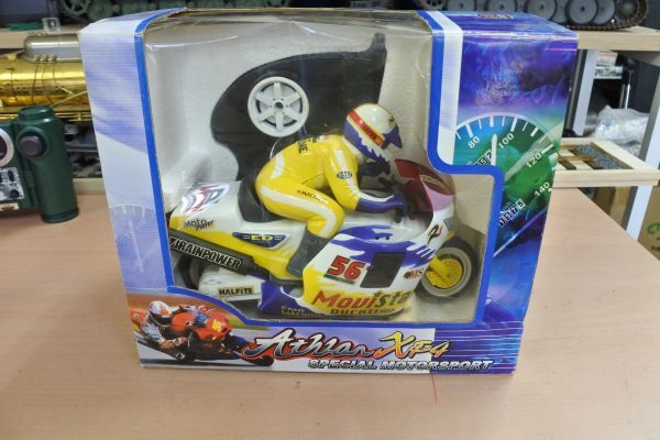 B0403 　メーカースケール不明　オートバイラジコン（56)　 80/定形外920　個別説明を必ずお読みください