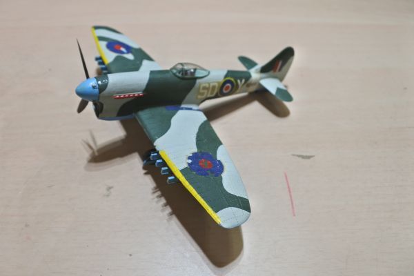 B0413　NO：139　スケールと機種推測：1/72　タイフーン？？　ジャンク　説明文を必ず最後までお読みください　定形外450