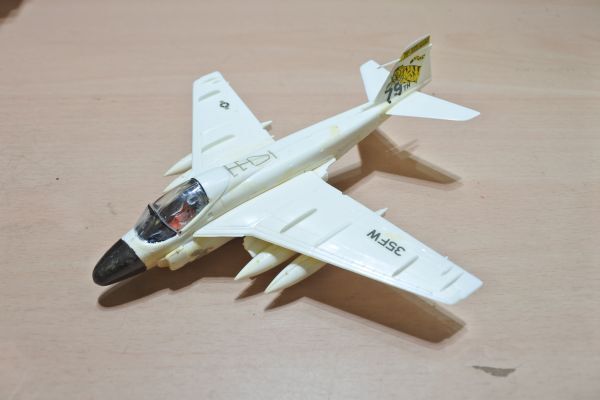 FW2　NO：15　スケールと機種推測：1/100　A-6　ジャンク　説明文を必ず最後までお読みください　定形外450