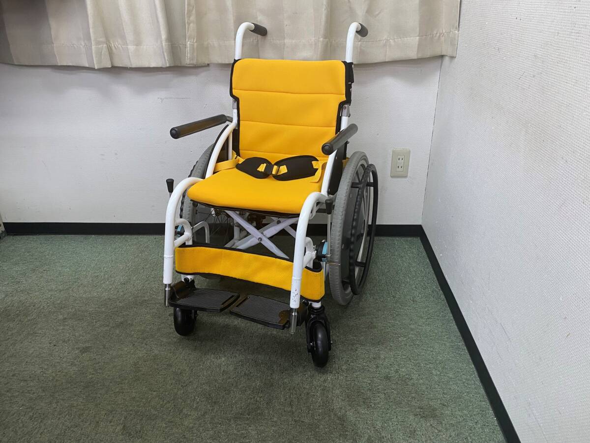 自走式車いす ・折り込み式・アルミ・転倒防止・フットブレーキ《前タイヤ・後ろタイヤ・グリスアップしました》