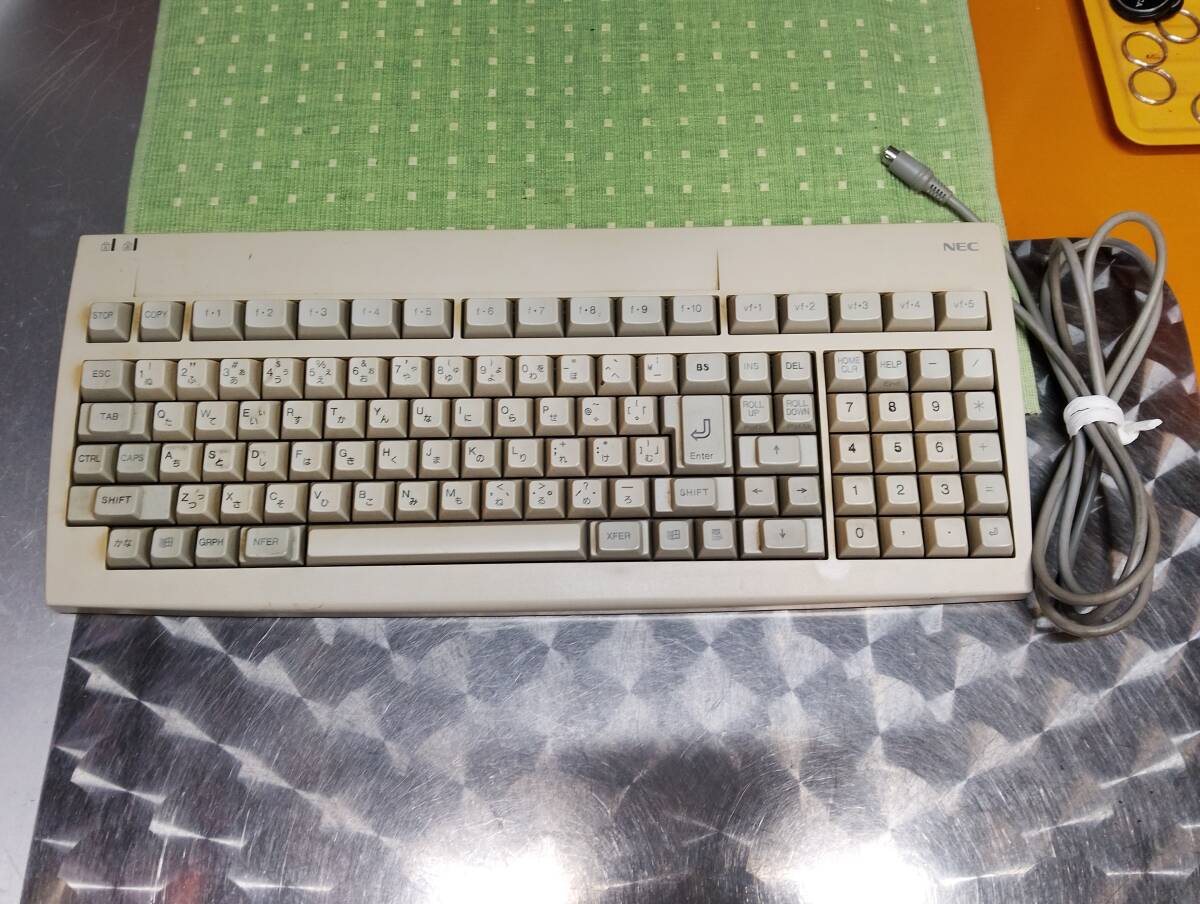 当時物！希少なNEC「ＰＣ－９８００」パソコンの純正キーボード CMP-6D1Y7/希少なミニDIN 8ピン （中古品）PC-9801/PC-9821レトロ昭和