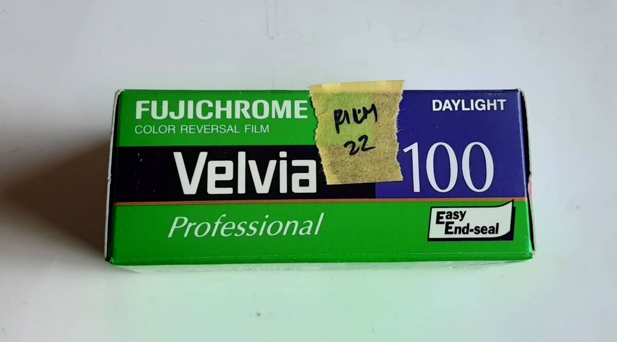 S2 フジフィルム　FUJIFILM 120 Fujichrome Velvia Professional 100 期限切れ、未開封