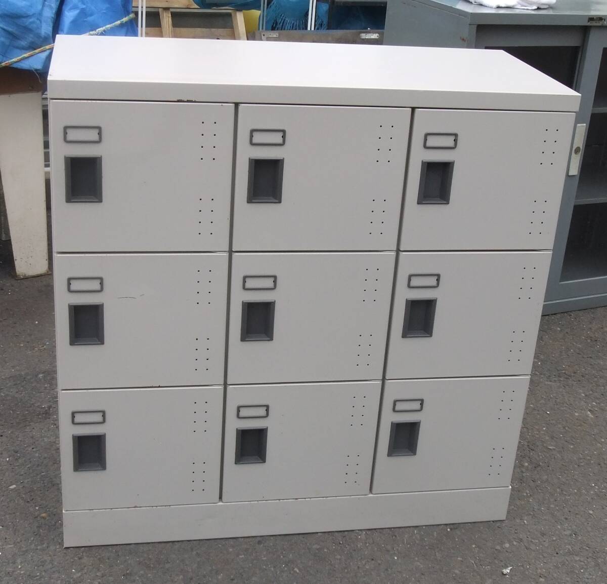 ■ そ-320　コクヨ シューズロッカー　9人用 3列 3段　中古　SLK-HY9KF-1　多目的ロッカー 薄グレー系 ※約寸:高88 幅90 奥38cm 重さ未測定