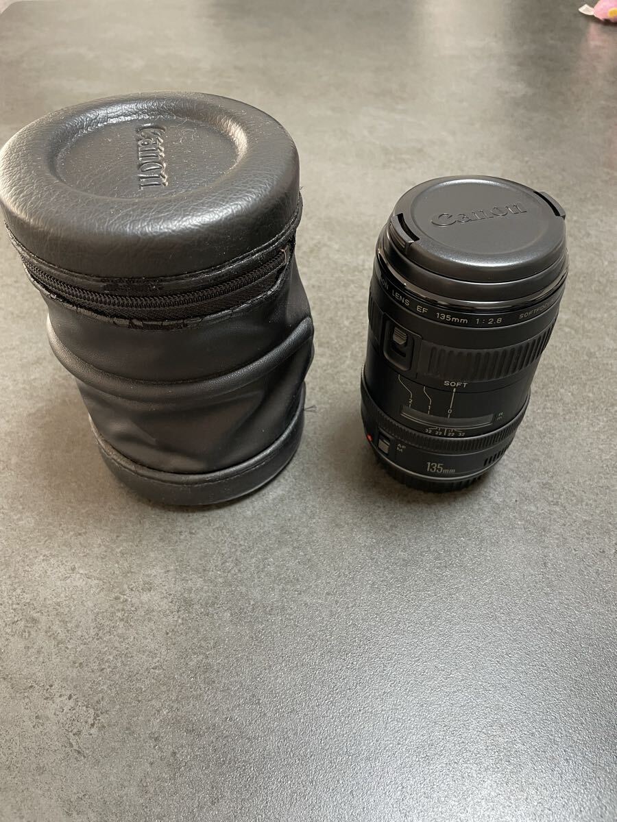 1円スタート！CANON LENS EF 135mm 1:2.8 SOFTFOCUS ケース付き 前後キャップ付き キャノン ソフトフォーカスレンズ
