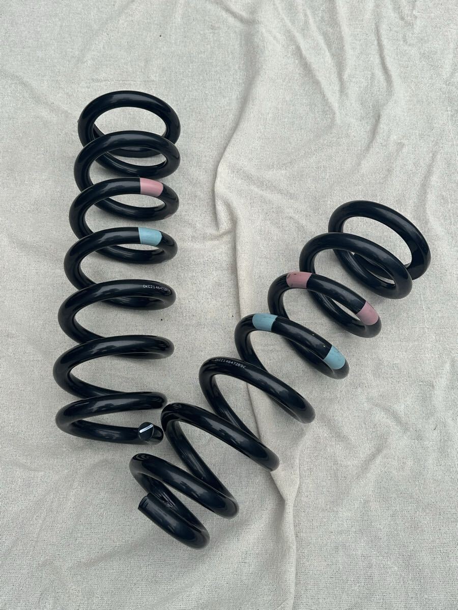 GUN125 ハイラックス Revo rooco z 後期 純正 新車外し フロントコイルスプリング