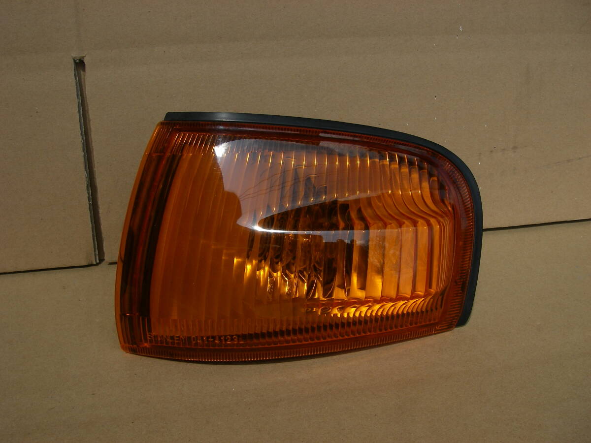 (174-60-A2) カペラワゴン GV系 GV8W GVER 中古純正左ウィンカーレンズ、コーナーレンズ STANLEY 041-4123L