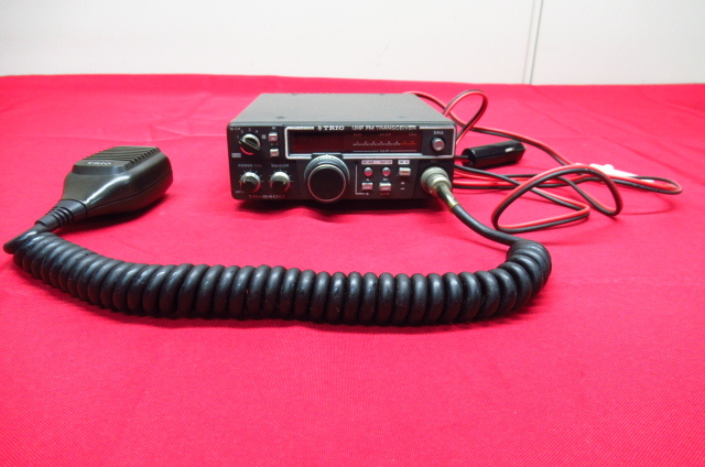 ジャンク 動作未確認 TRIO トリオ TR-8400 UHF FM TRANSCEIVER 無線機 モービル 管理8S0406R-A4
