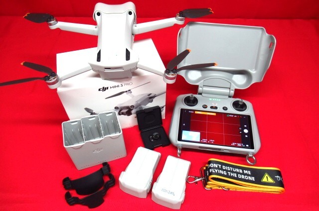 通電確認のみ DJI MINI 3 PRO RC送信機 レンズ 0.65X バッテリー3個 他付属品付き 現状品 管理7KH1107A-F2