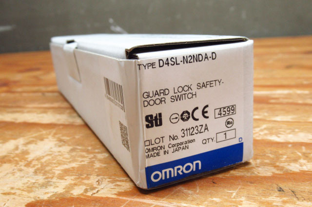 未使用 OMRON オムロン D4SL-N2NDA-D 形電磁ロック・セーフティドアスイッチ 管理8S0410F-A5