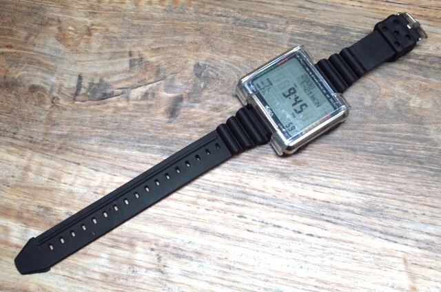 電池交換済み TUSA ツサ ダイブコンピューター DC-SAPIENCE Ⅱサピエンス ログ 5回 電池交換済み ダイビング 管理8S0411A-YP