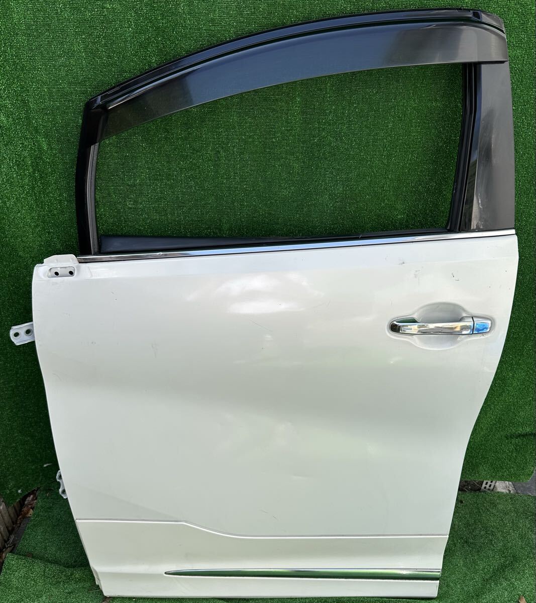 トヨタ 30 アルファード/ヴェルファイア AYH30W 後期 純正　左フロントドアGGH/AGH30/35 カラー070