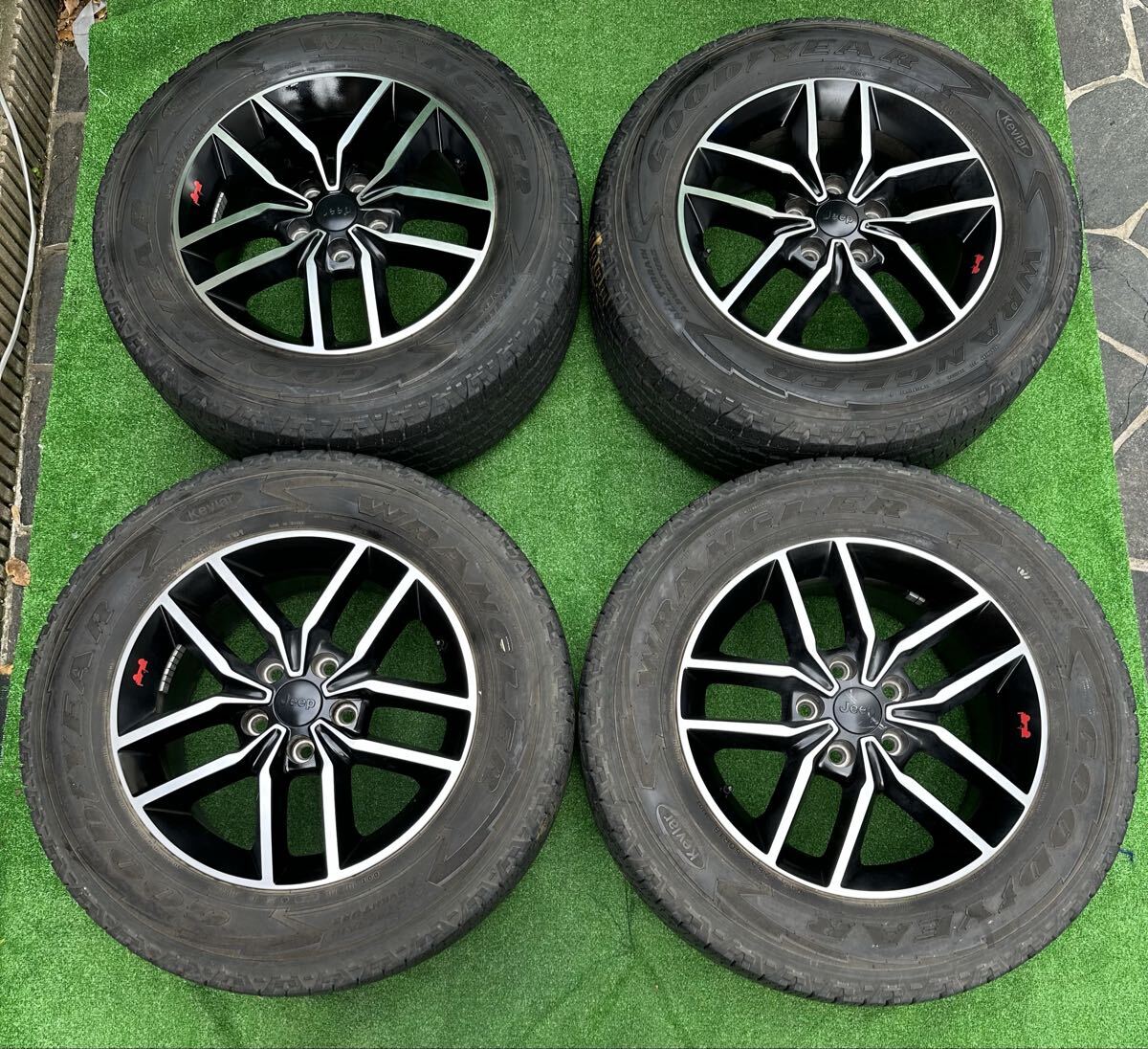 希少!ジープ18インチタイヤホイールセットホイール8J/PCD127/オフセット56.4/.ジープ/グランドチェロキー等