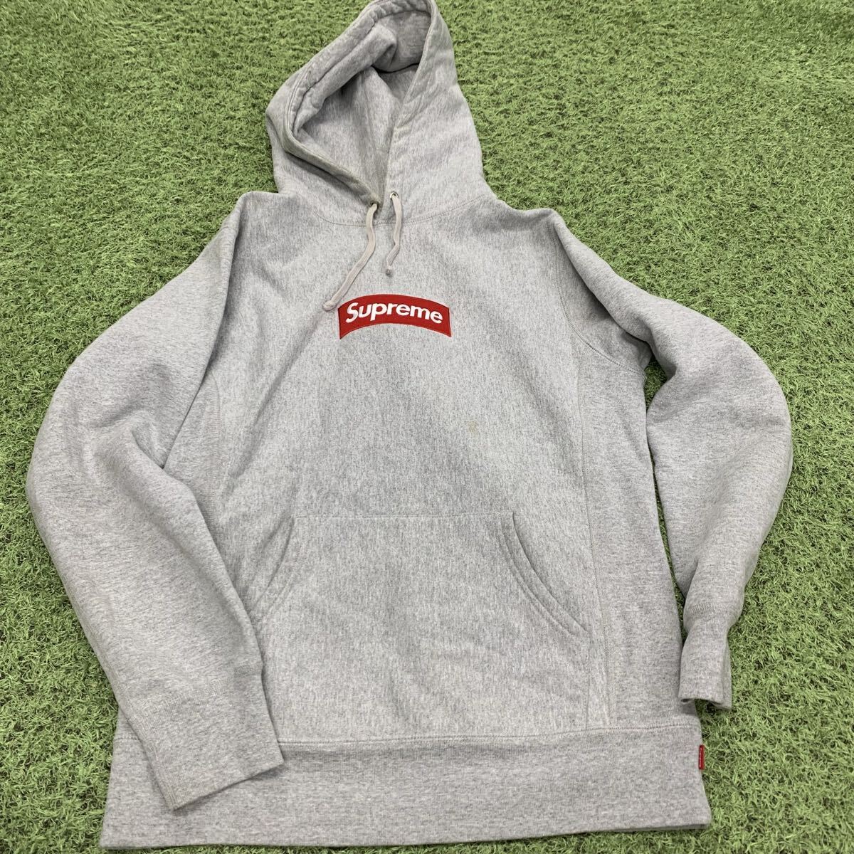 ♪【売り切り】supreme（シュプリーム）ロゴパーカー（サイズ記載無し）