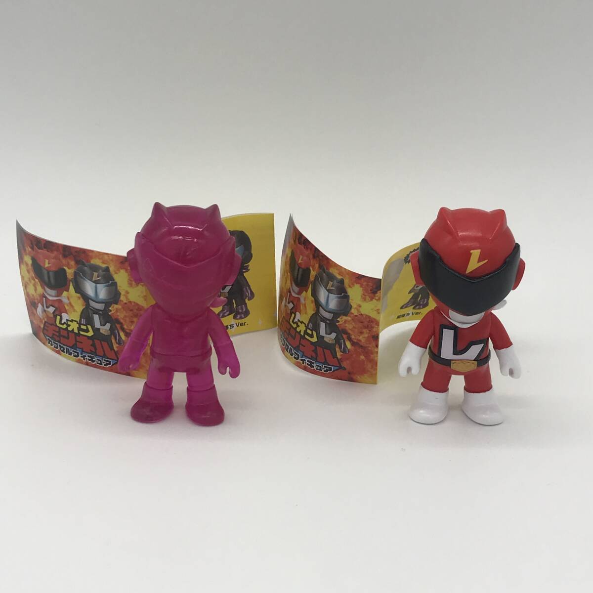 レオンチャンネル　カプセルフィギュア　レオンレッド　＆　変身エフェクトクリア　２体セット　ガチャ