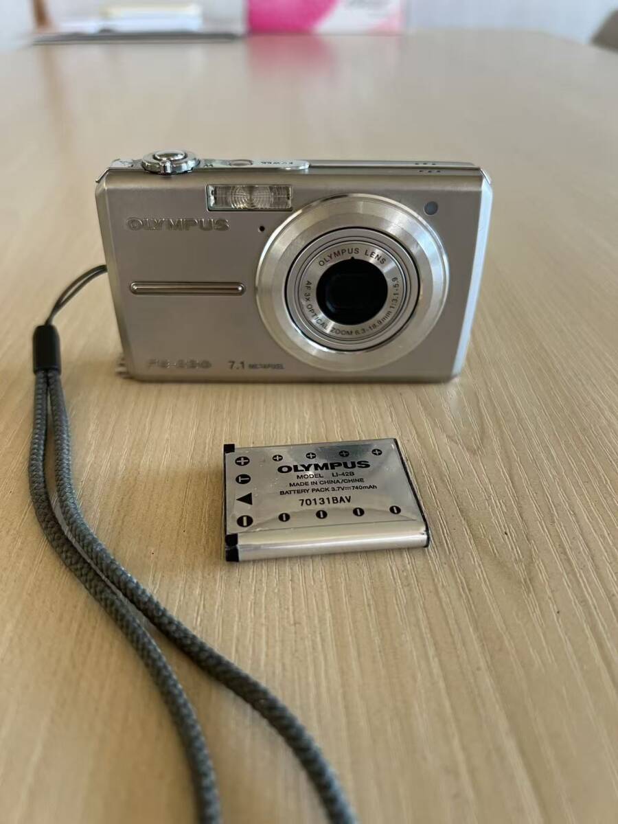 秋田発　OLYMPUS オリンパス FE-220 コンパクト デジタル カメラ デジカメ バッテリー付き 通電動作確認済 現状渡し