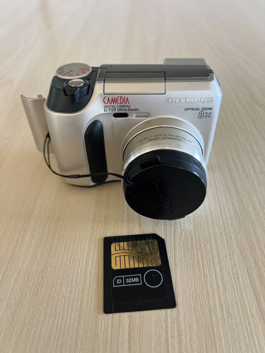 秋田発　OLYMPUS CAMEDIA C-720 コンパクトデジタルカメラ コンデジ オリンパス 小型デジカメ/ 簡易動作確認OK 動作品