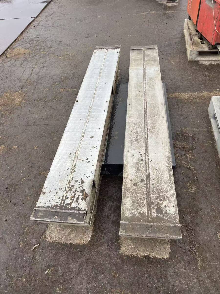 秋田発　日軽パワーブリッジ NP15-22 アルミブリッジ　　長220×幅30×高17ｃｍ　80kg/二本　積載重量　15トン組　15t 重機　発送可