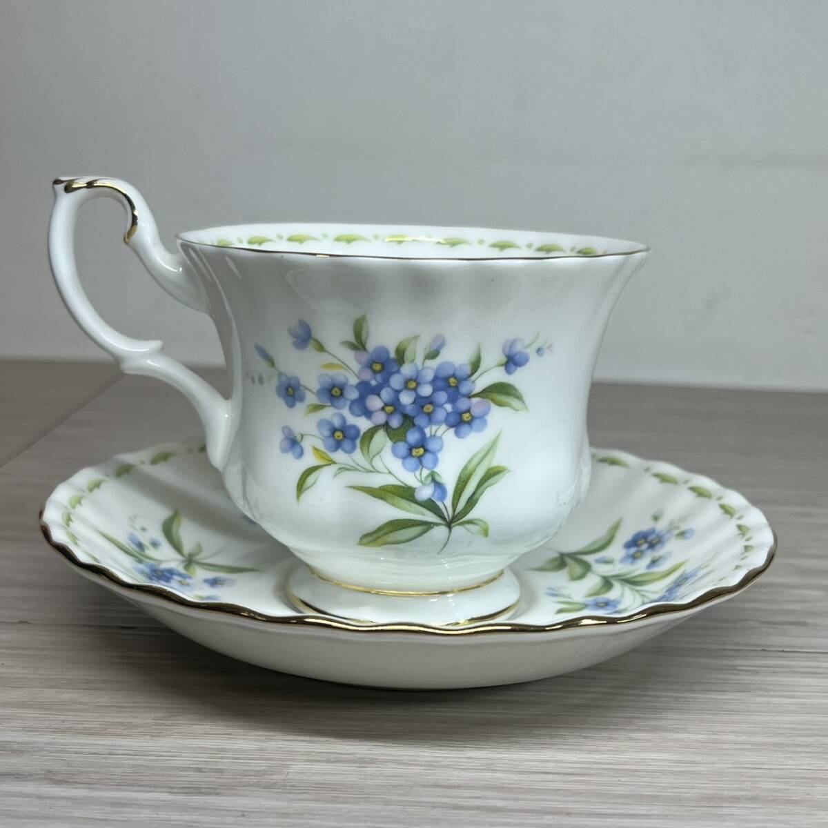 【MH-2713】未使用保管品 ROYAL ALBERT・ロイヤルアルバート フラワーオブザマンス ７月 July カップ＆ソーサー 英国製