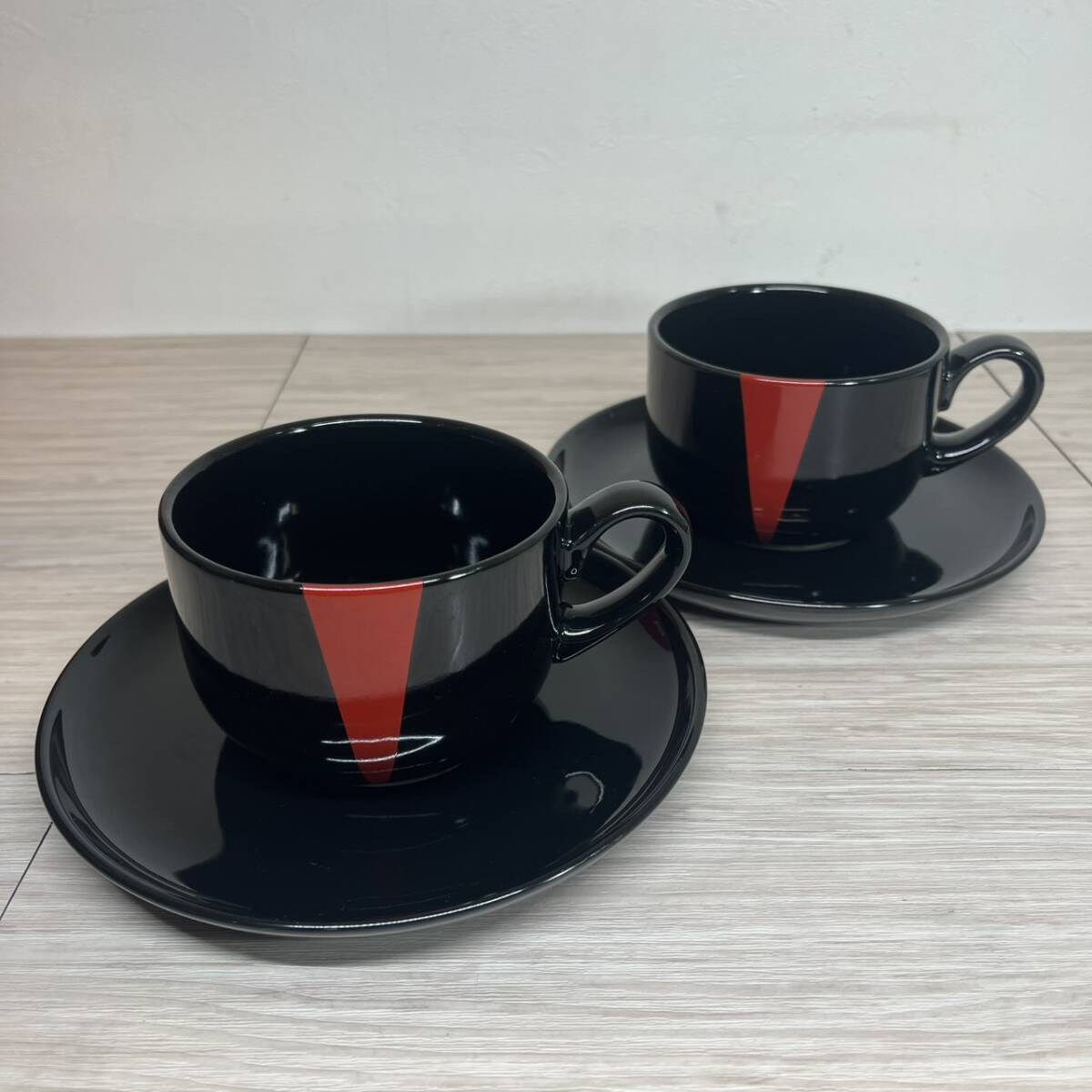 【MH-2706】未使用保管品 JYUNKO KOSHINO コシノ ジュンコ カップ＆ソーサー ペア 2客 コーヒーカップ ブラック レッド