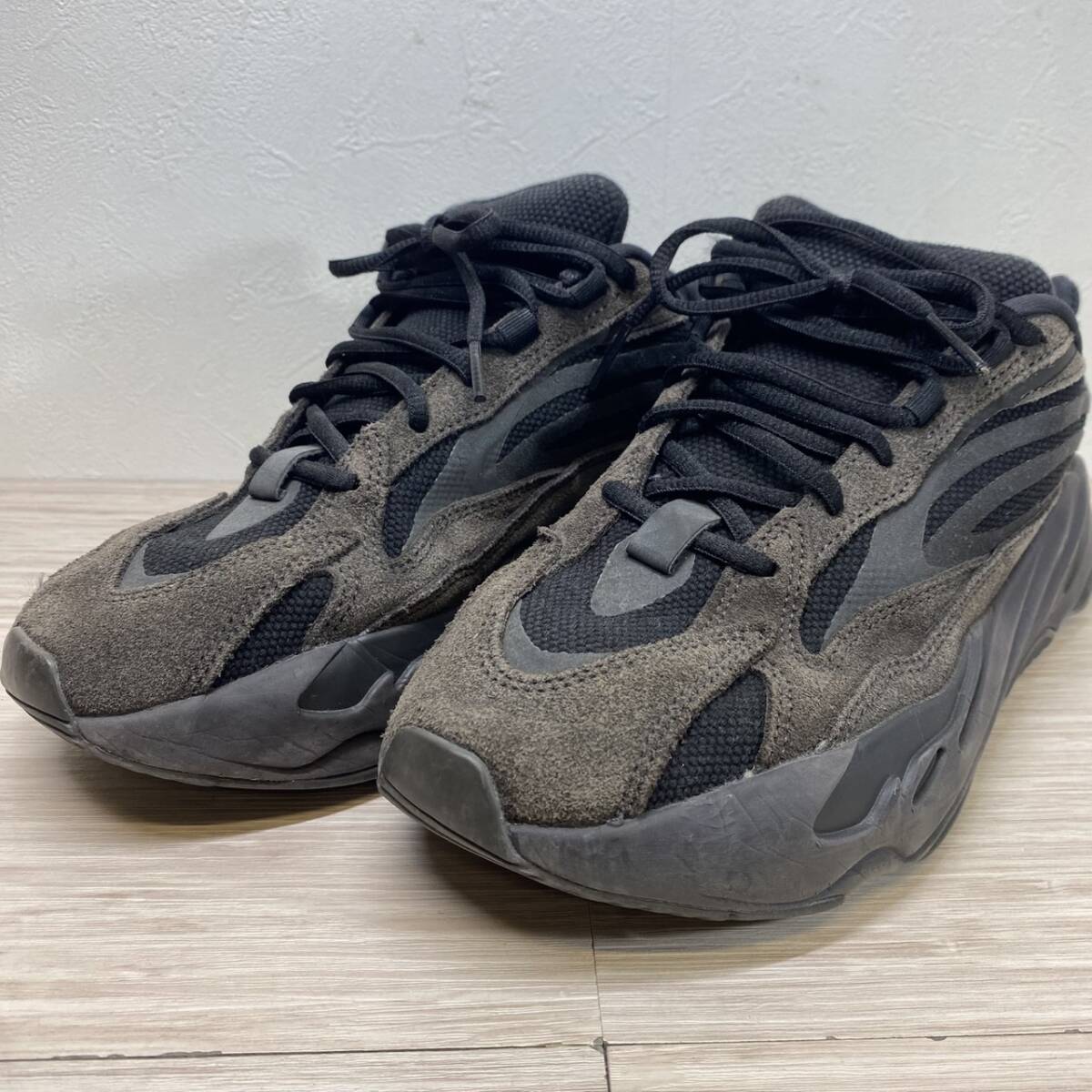 【MH-2838】中古品 adidas アディダス YEEZY BOOST 700 V2 Vanta 27cm FU6684 イージーブースト