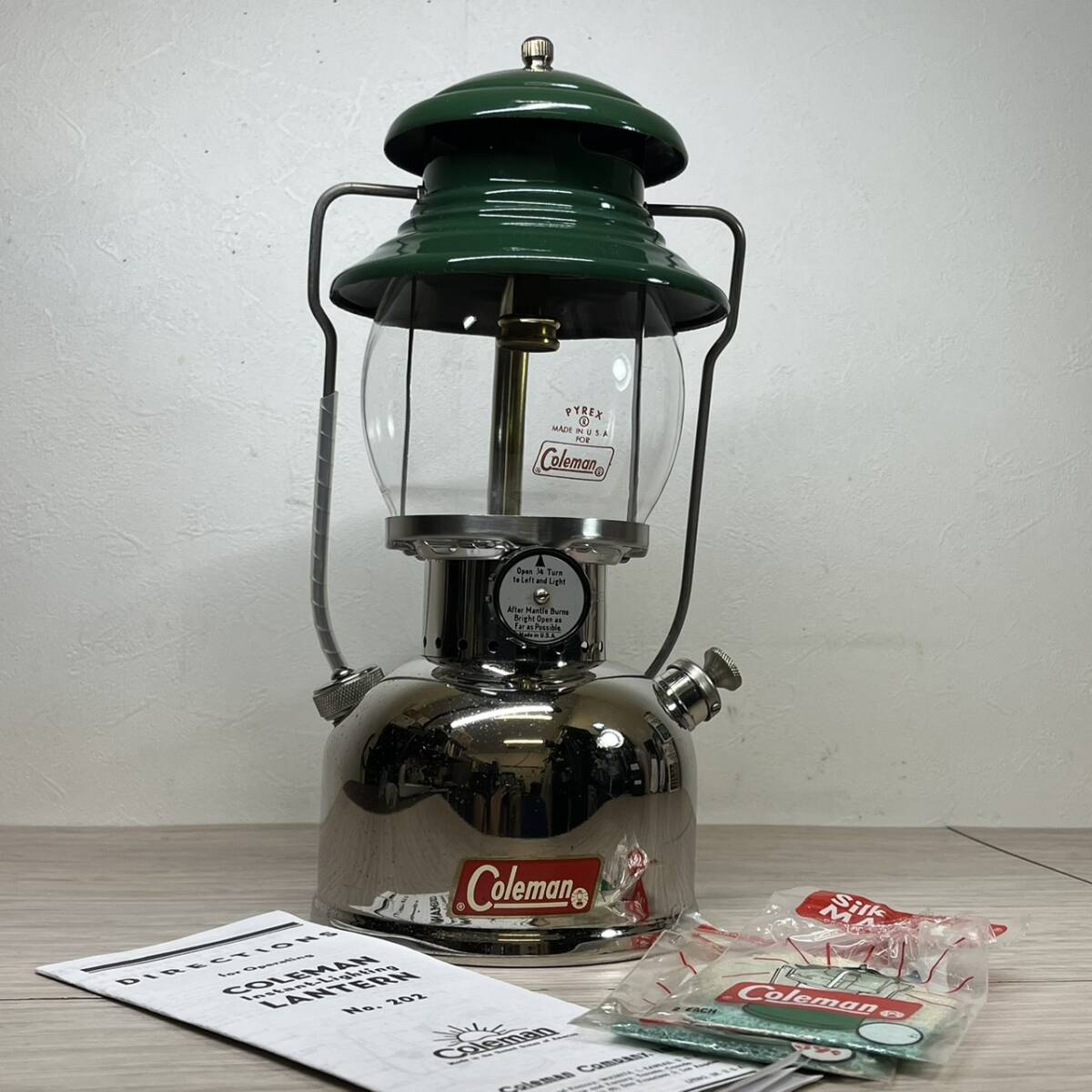 【MH-2894】中古美品 Coleman コールマン ランタン 202 1961年製 真鍮製 亜鉛メッキ 使用回数極小 取扱説明書付き ケース無し