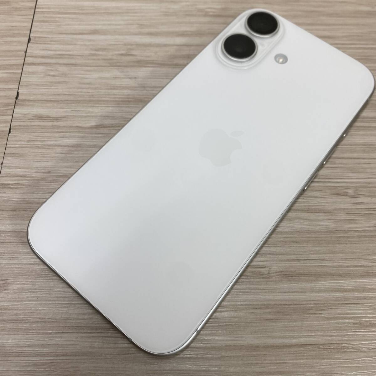 【MH-2898】中古品 Apple アップル iPhone17 256GB ホワイト A3519 MG684J/A バッテリ100% SBM判定〇 アイフォーン スマホ