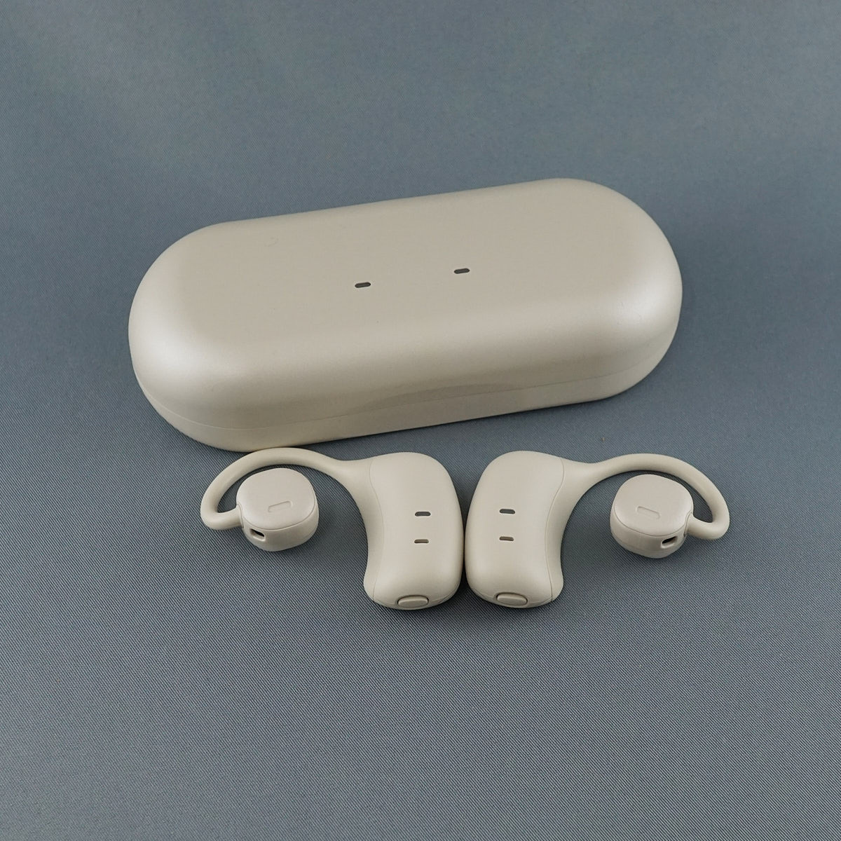 nwm MBE001 オープンイヤー型ワイヤレスイヤホン USED美品 耳スピ 耳を塞がない 耳掛け 音漏れ抑制 軽量 マイク ヌーム 完動品 V2361