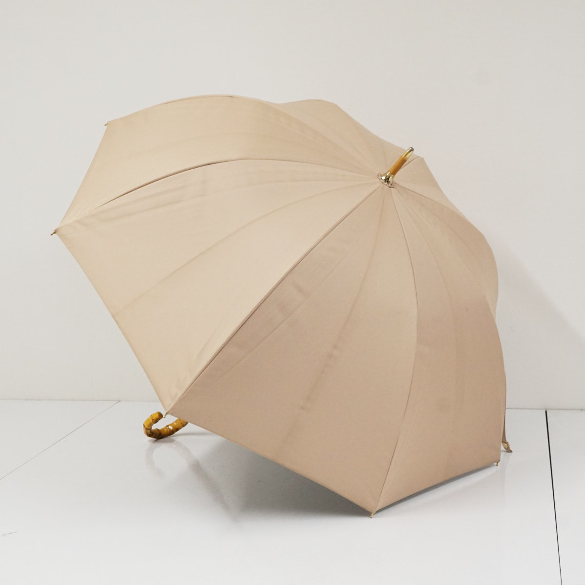 完全遮光日傘 untule アントゥーレ USED品 ベージュ ワンカラー 遮光率100％ 遮熱 Mサイズ UCPZ0016 50cm S3708
