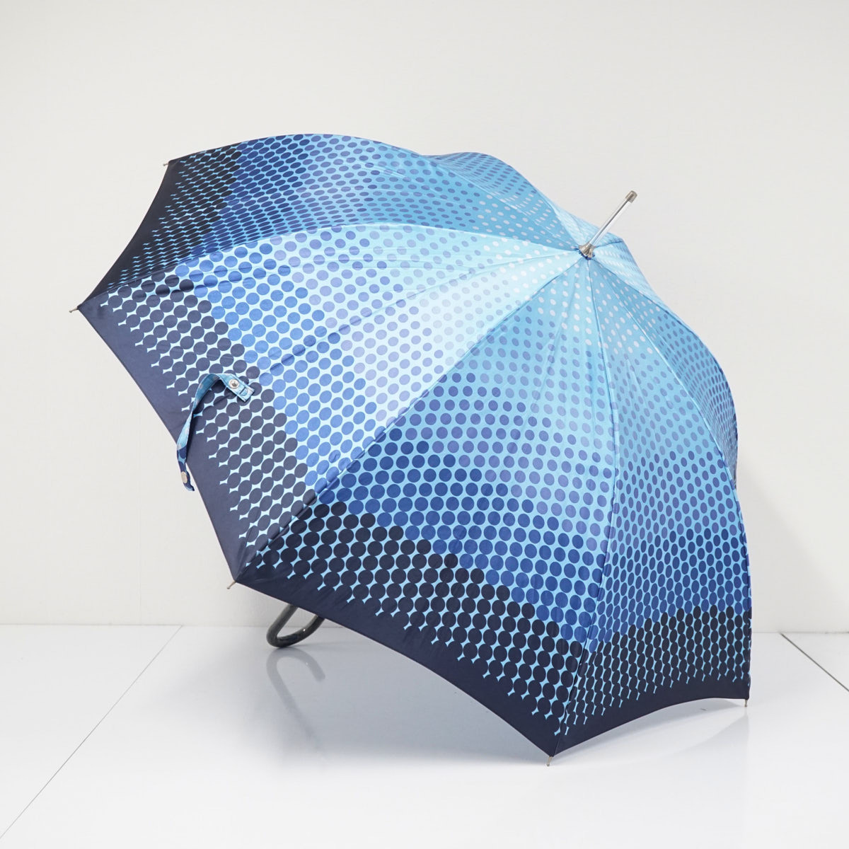 耐風傘 Pierre Cardin ピエールカルダン USED美品 ドット グラデーション ブルー ジャンプ グラスファイバーフレーム 60cm A3711