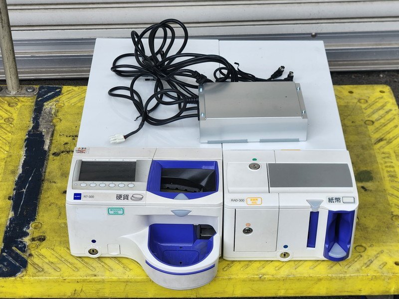 【新紙幣・硬貨対応】 GLORY グローリー 硬貨/紙幣自動釣銭機 RT-300/RAD-300 専用電源/通信ケーブル付き 簡易確認済み