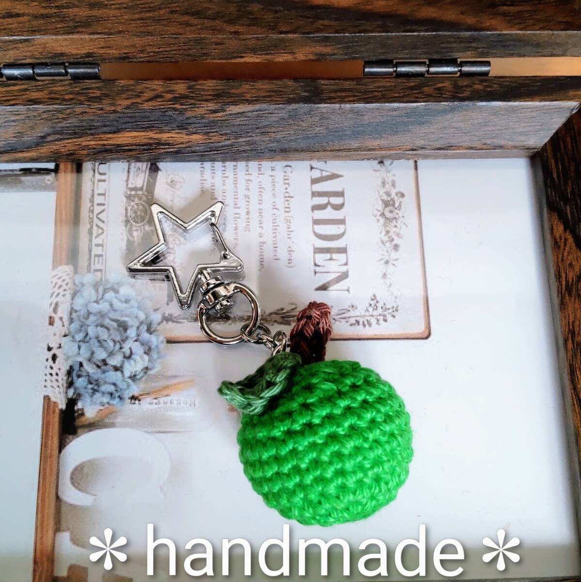 ハンドメイドあみぐるみ★チャーム＆キーホルダー★青リンゴ風①