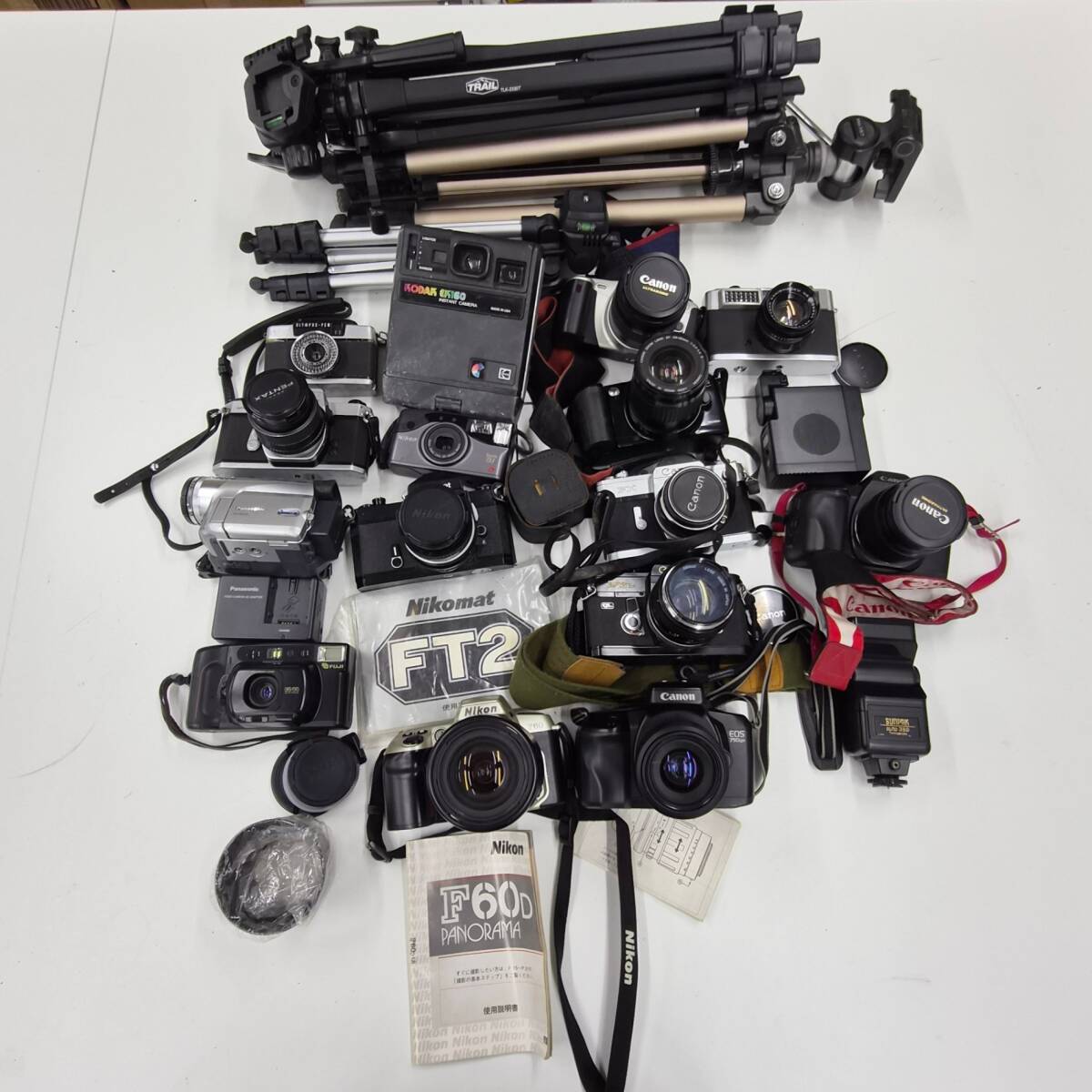 カメラ まとめ キャノン ニコン ペンタックス オリンパスペン Nikomat FT2 SPOTMATIC Canon Nikon 三脚 フィルムカメラ 大量 #17516
