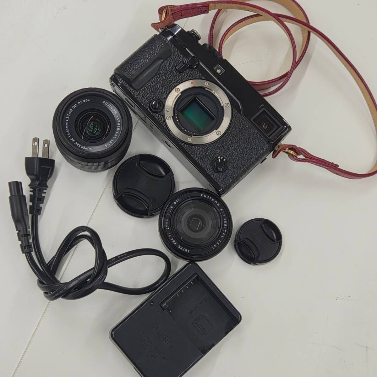富士フィルム FUJIFILM X-Pro2 カメラレンズ 27mm 15-45mm バッテリチャージャー付 エックス プロツー デジタル一眼 稼働品 #49085