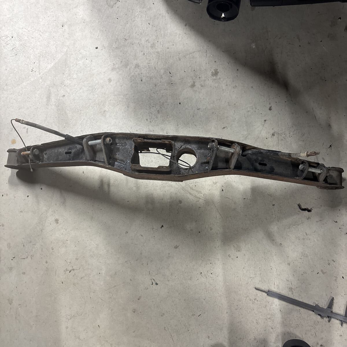 ブルーバード510 SSS　リアサスペンションクロスメンバー 日産 純正