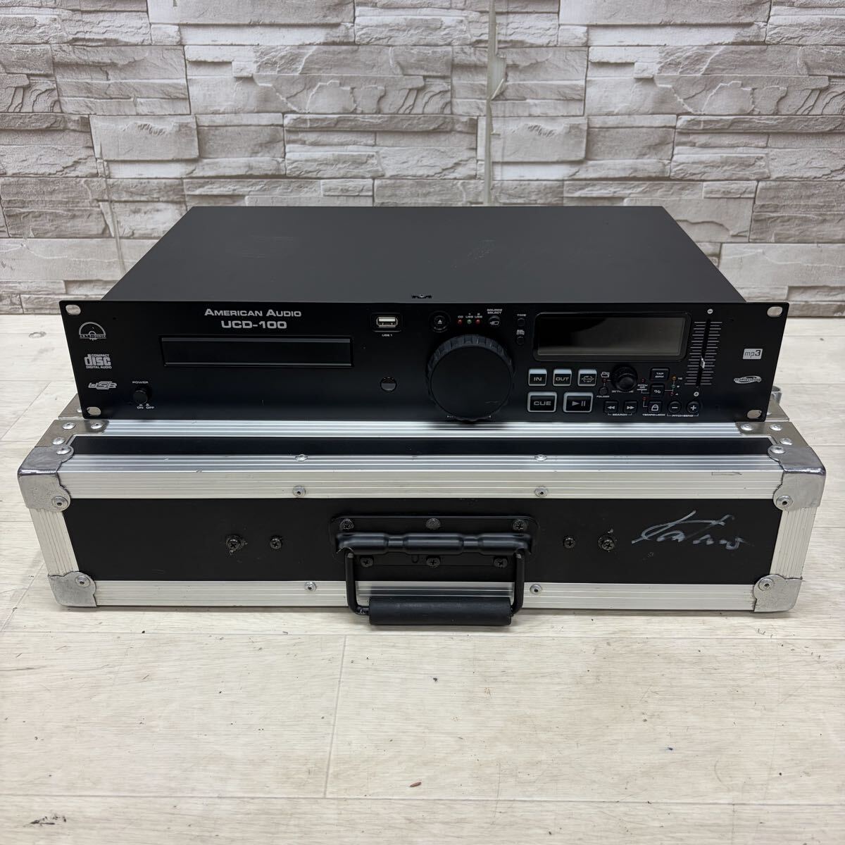☆1円〜☆ AMERICAN AUDIO アメリカンオーディオ 業務用 CDプレーヤー UCD-100 CDデッキ ラックケース 付属