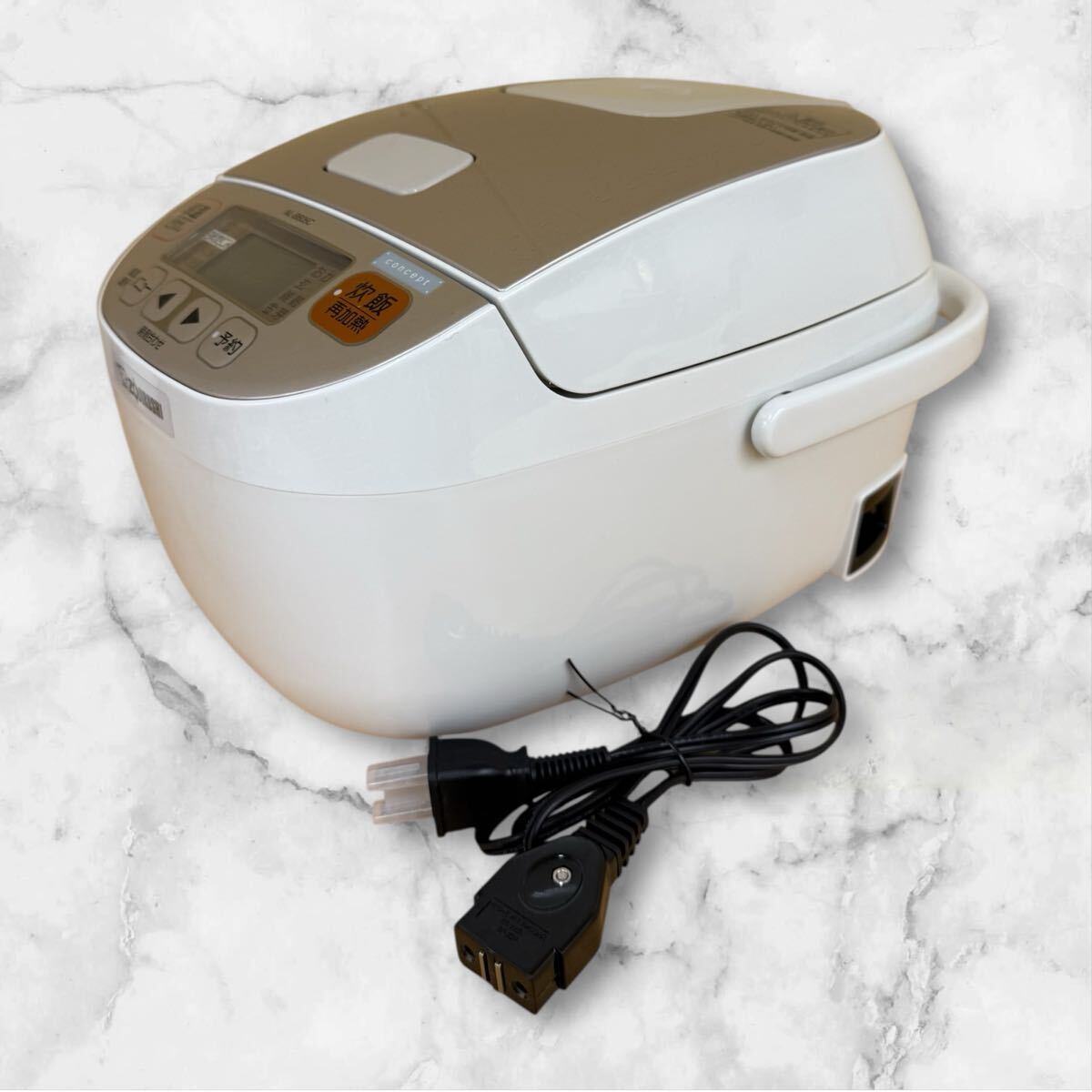 ◯SA 通電品 ZOJIRUSHI 象印 マイコン炊飯ジャー 炊飯器 3合炊き ホワイト NL-BB05C 2017年製