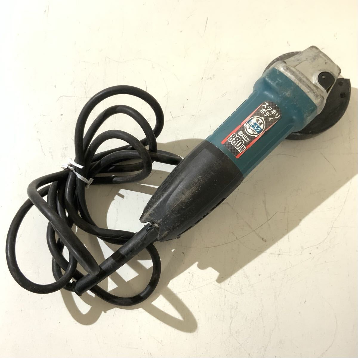【動作品】makita マキタ 100mm ディスクグラインダー GA4033 電動工具 DIY用品 研磨機 切断機 研削 インテリア 中古品