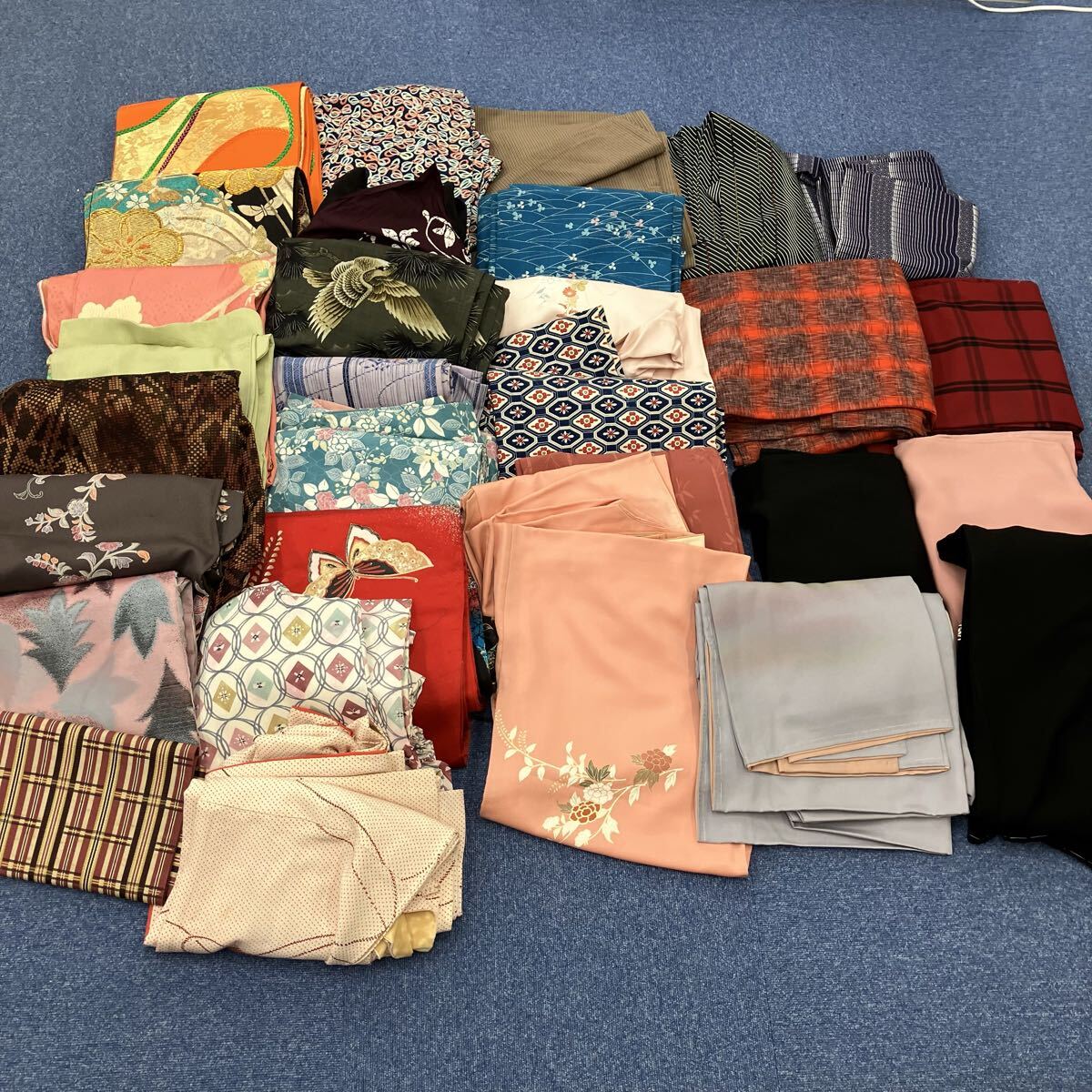 【Z1614-r】 着物 和服　約30点　まとめ 帯 和装 リメイク 生地 ファッション 和柄 アンティーク　大量　いっぱい　昭和